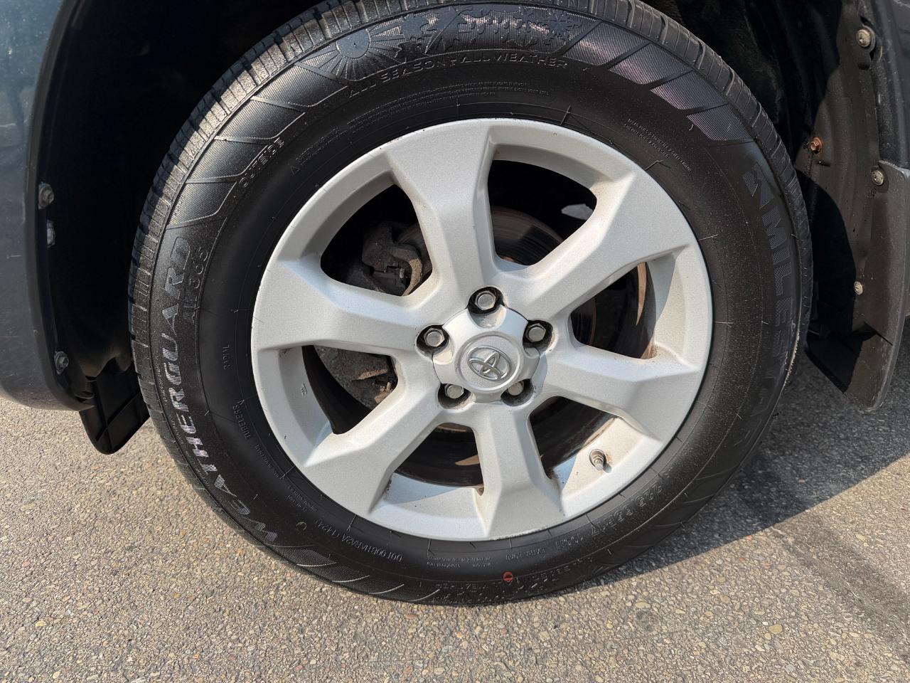 Toyota RAV4 4WD 4dr I4 Limited (Natl) 2012