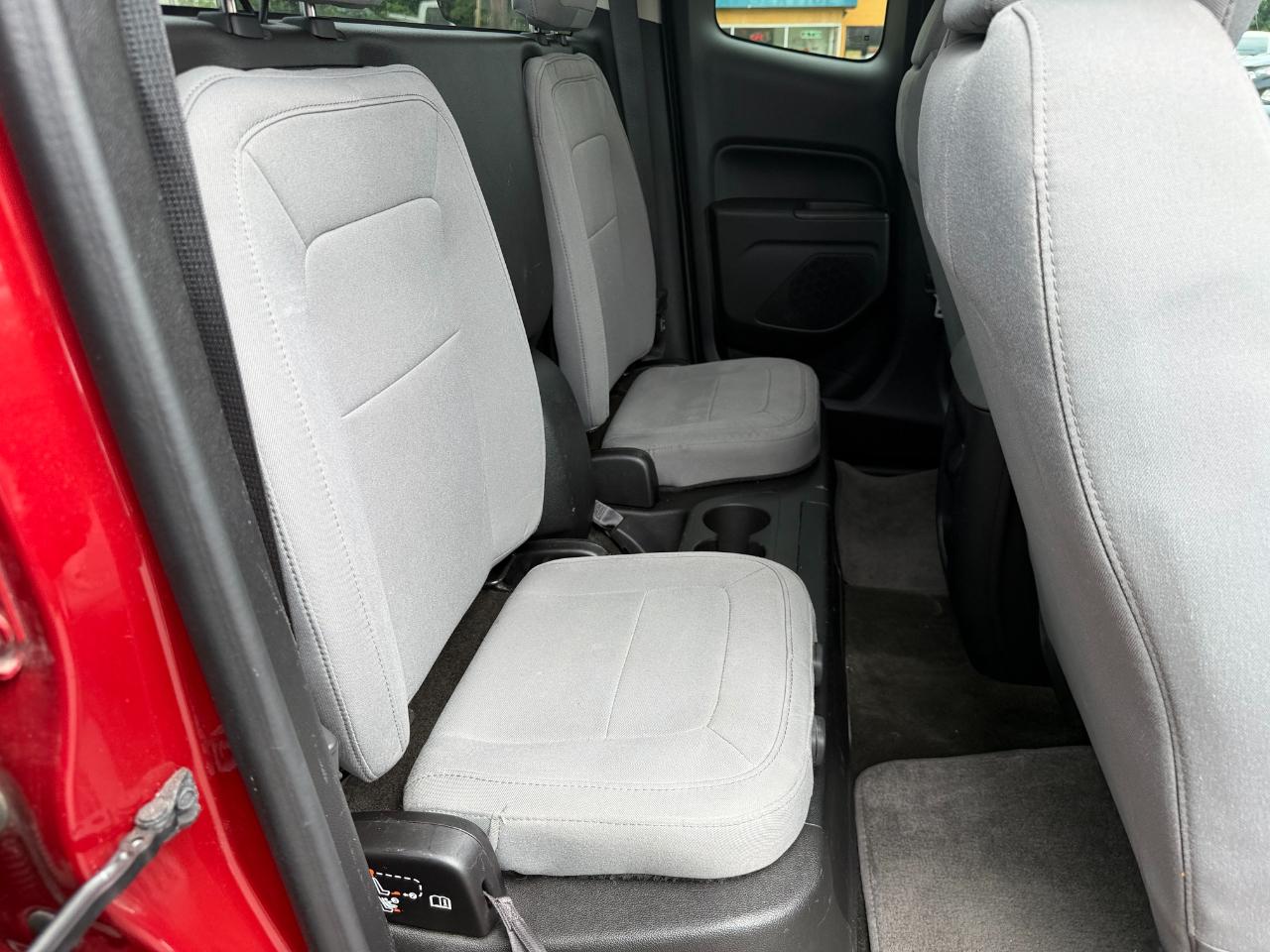 GMC Canyon 2WD Ext Cab 128.3" 2015
