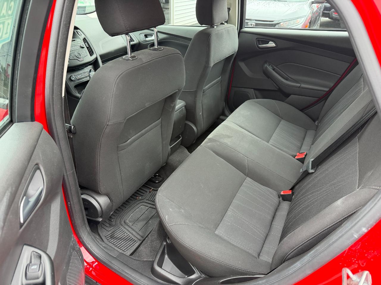 Ford Focus SE Sedan 2017