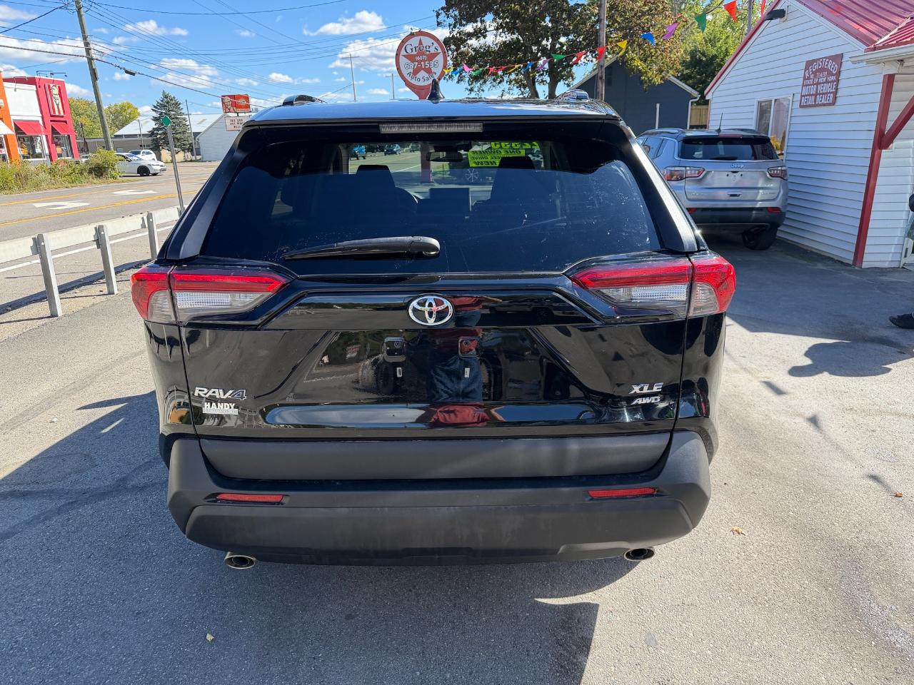 Toyota RAV4 XLE AWD (Natl) 2021