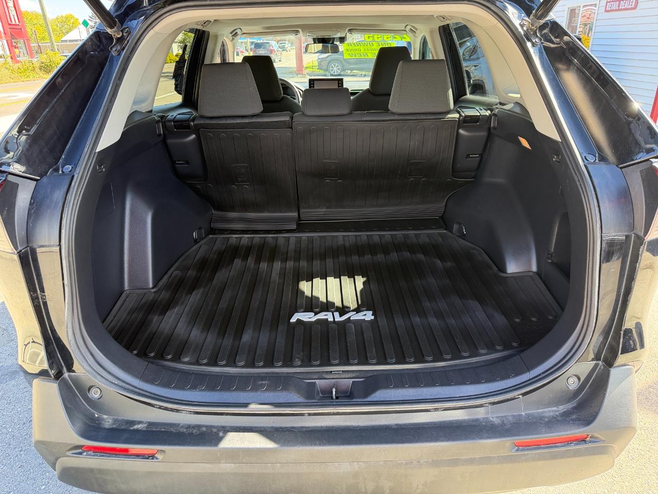 Toyota RAV4 XLE AWD (Natl) 2021