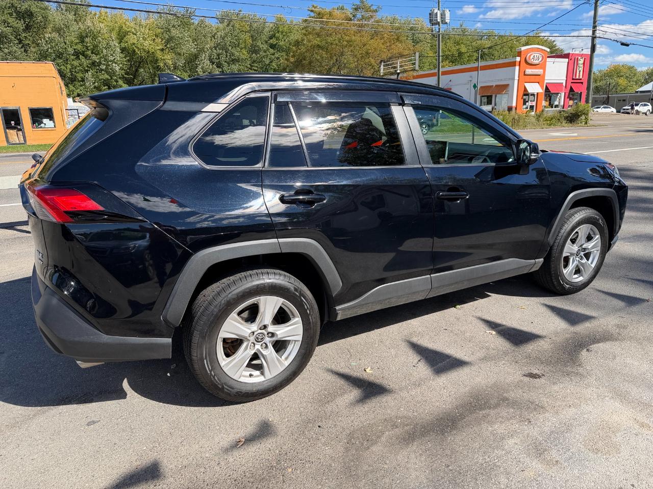 Toyota RAV4 XLE AWD (Natl) 2021