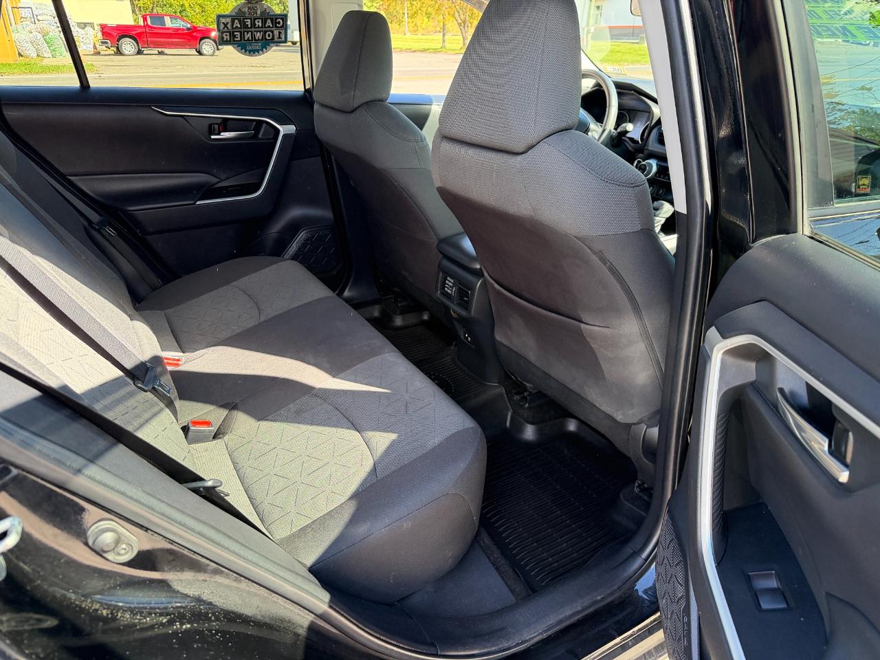 Toyota RAV4 XLE AWD (Natl) 2021