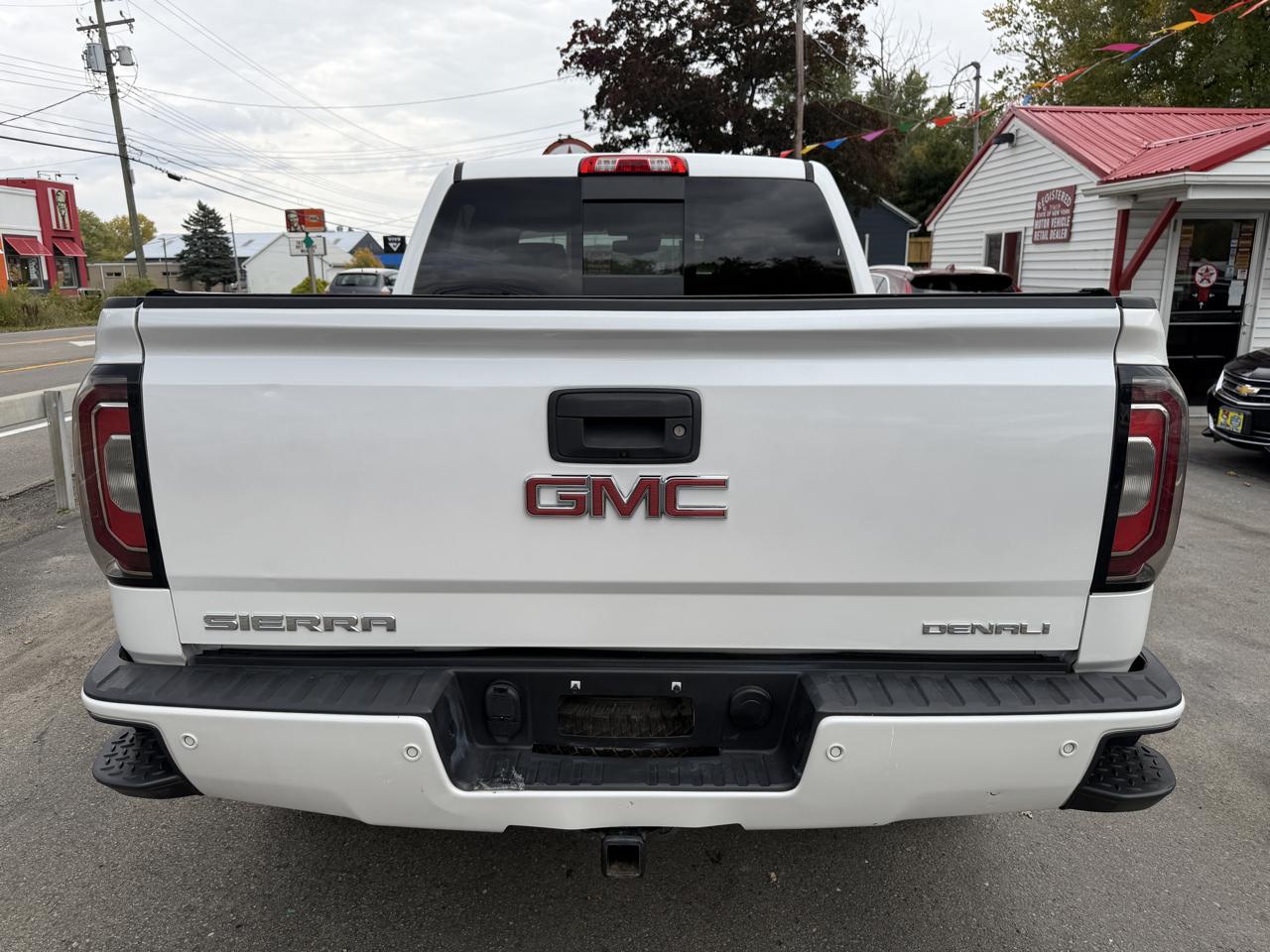 GMC Sierra 1500 4WD Crew Cab 143.5" Denali 2018