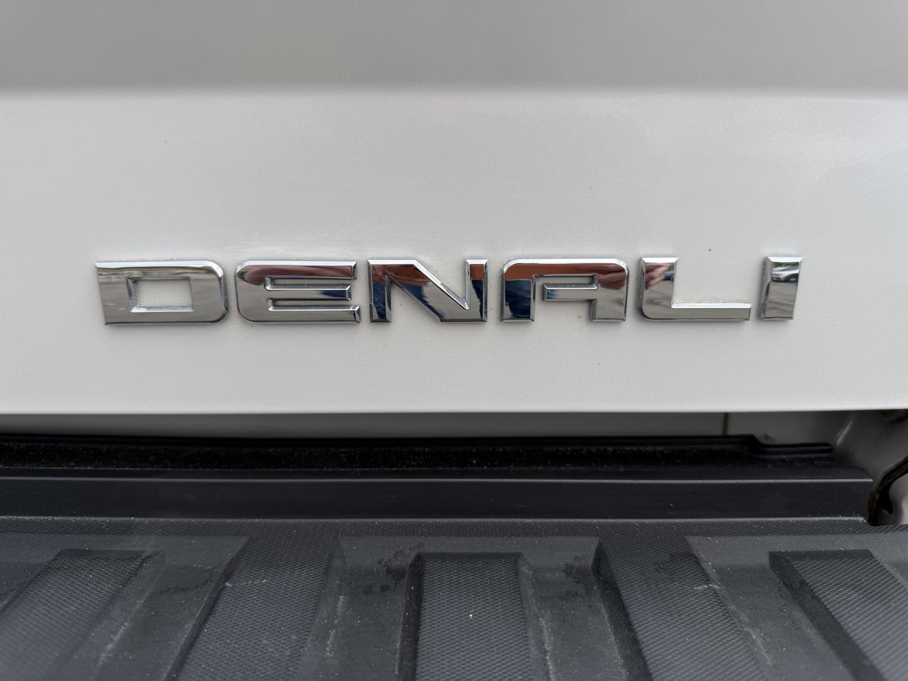 GMC Sierra 1500 4WD Crew Cab 143.5" Denali 2018