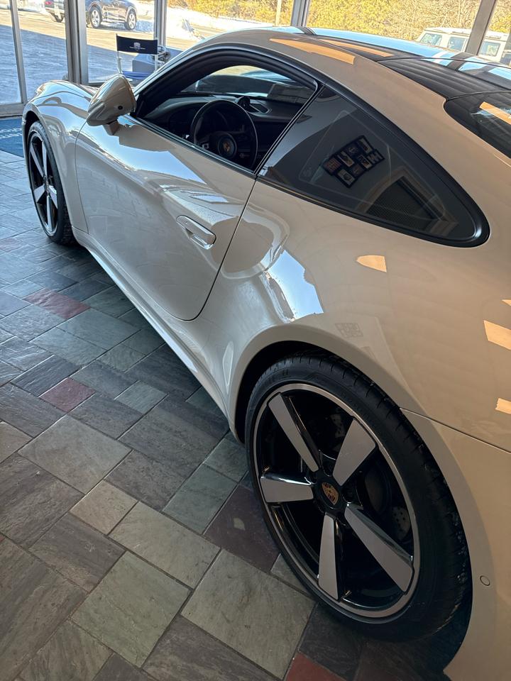 Porsche 911 Carrera Coupe 2025