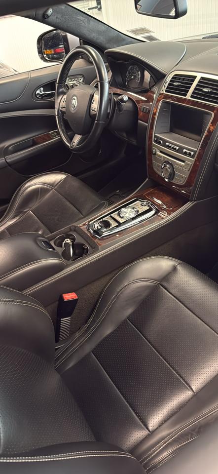 Jaguar XK-Series XKR Coupe 2011