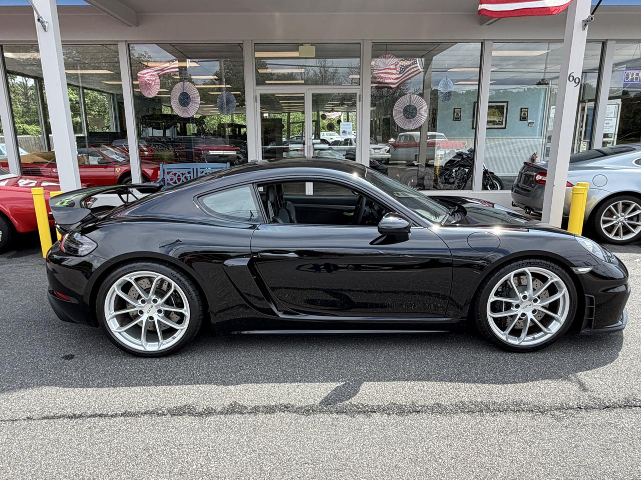 Porsche Cayman GT4 2020