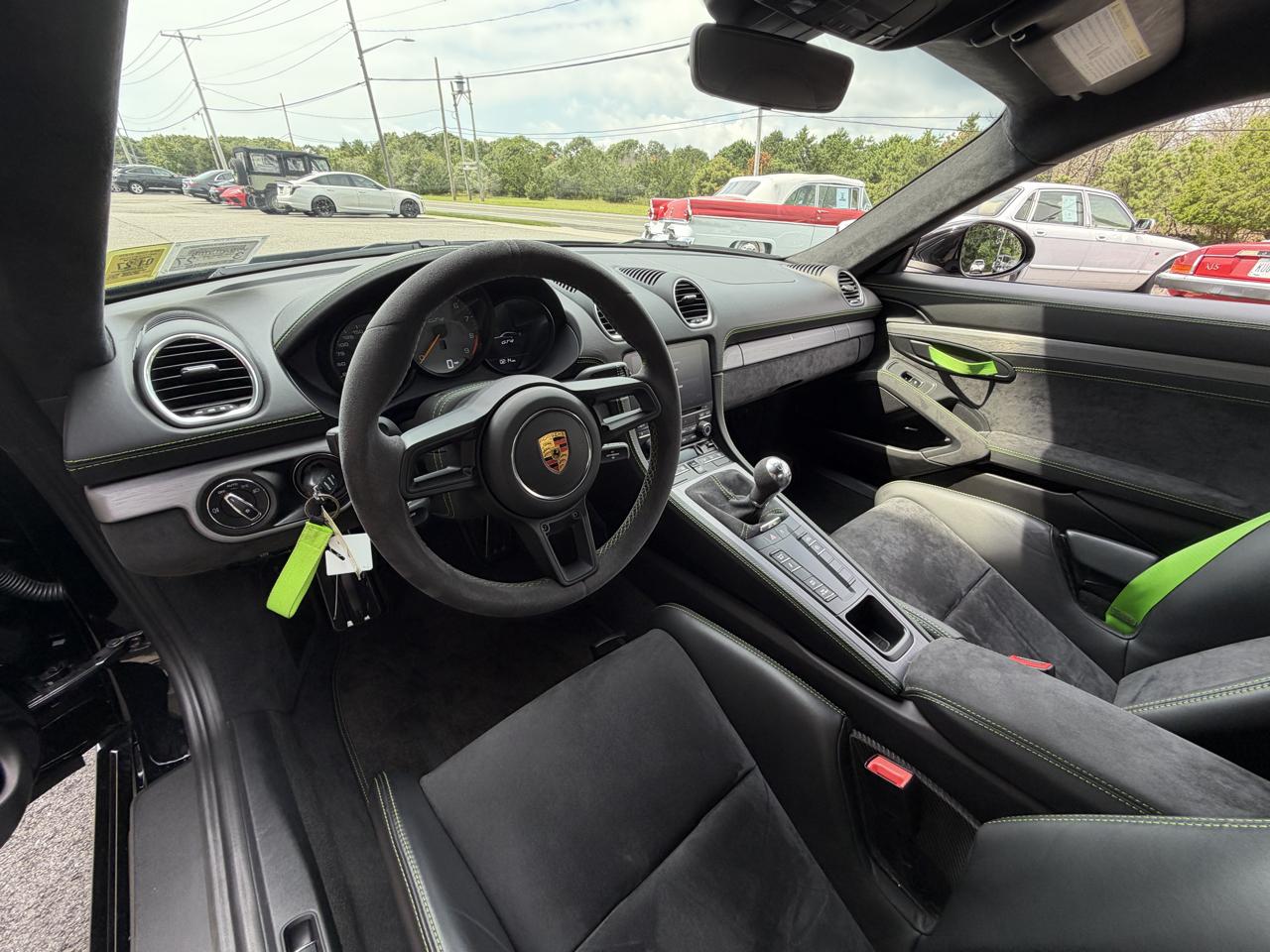 Porsche Cayman GT4 2020