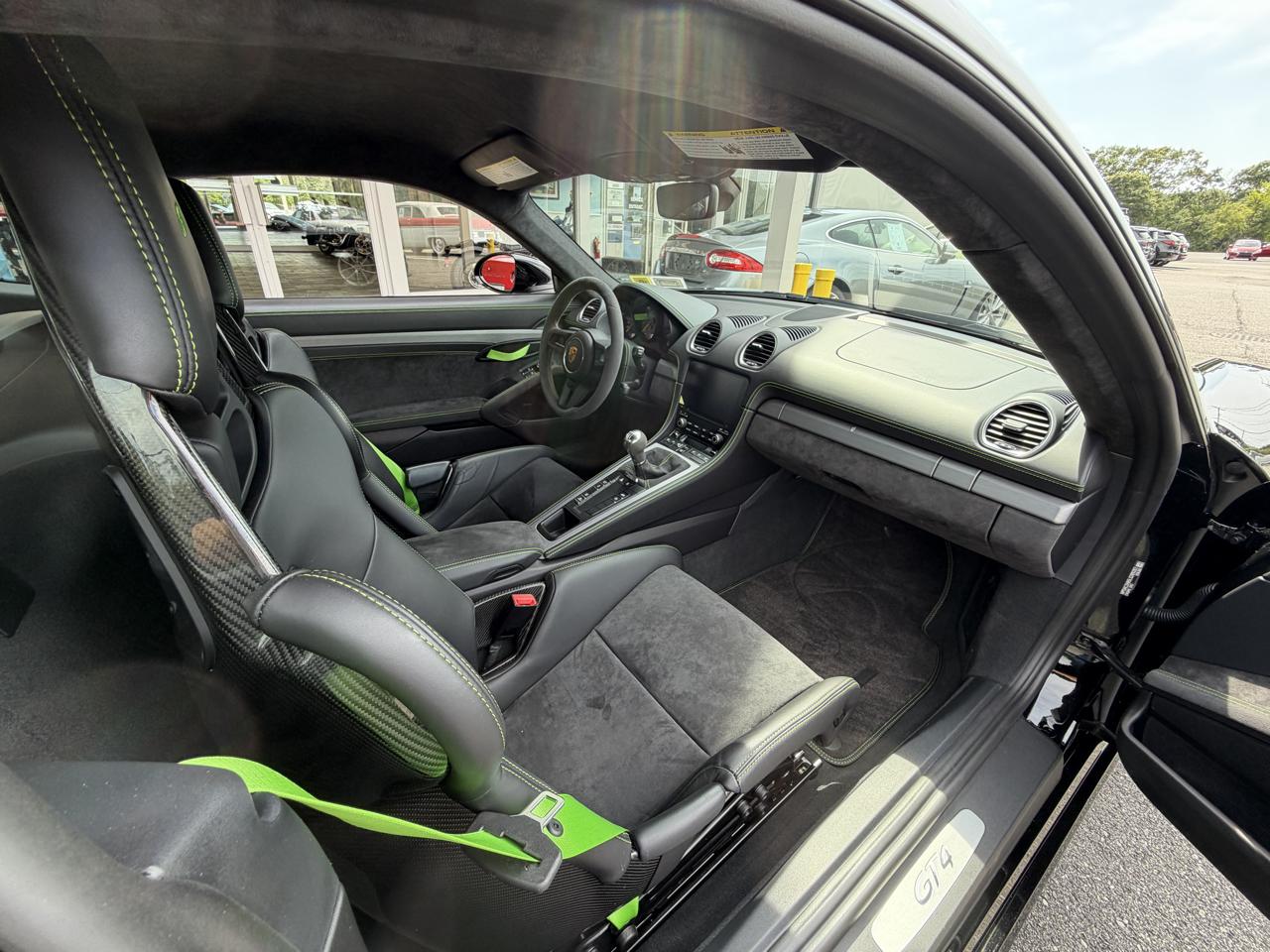 Porsche Cayman GT4 2020