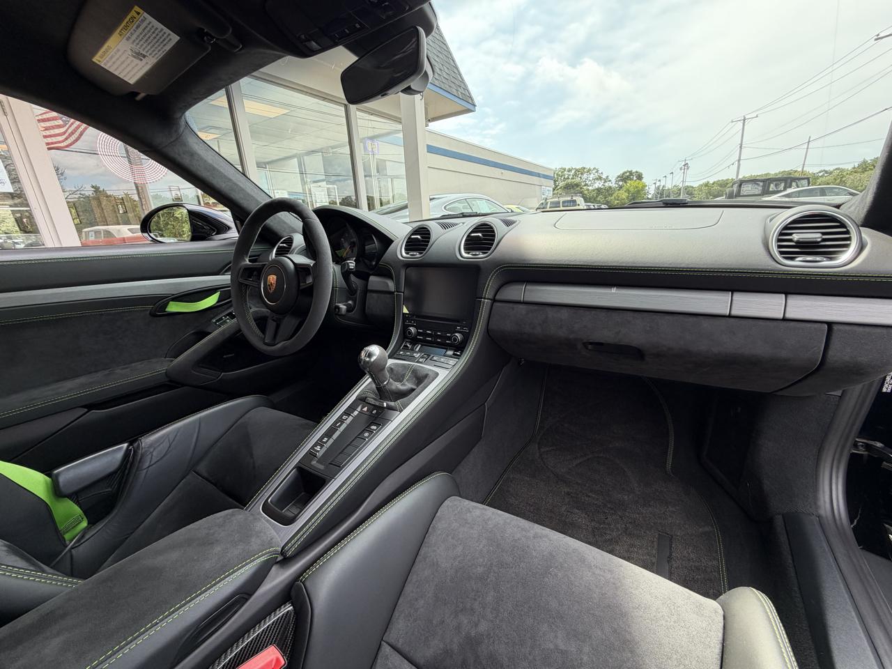 Porsche Cayman GT4 2020