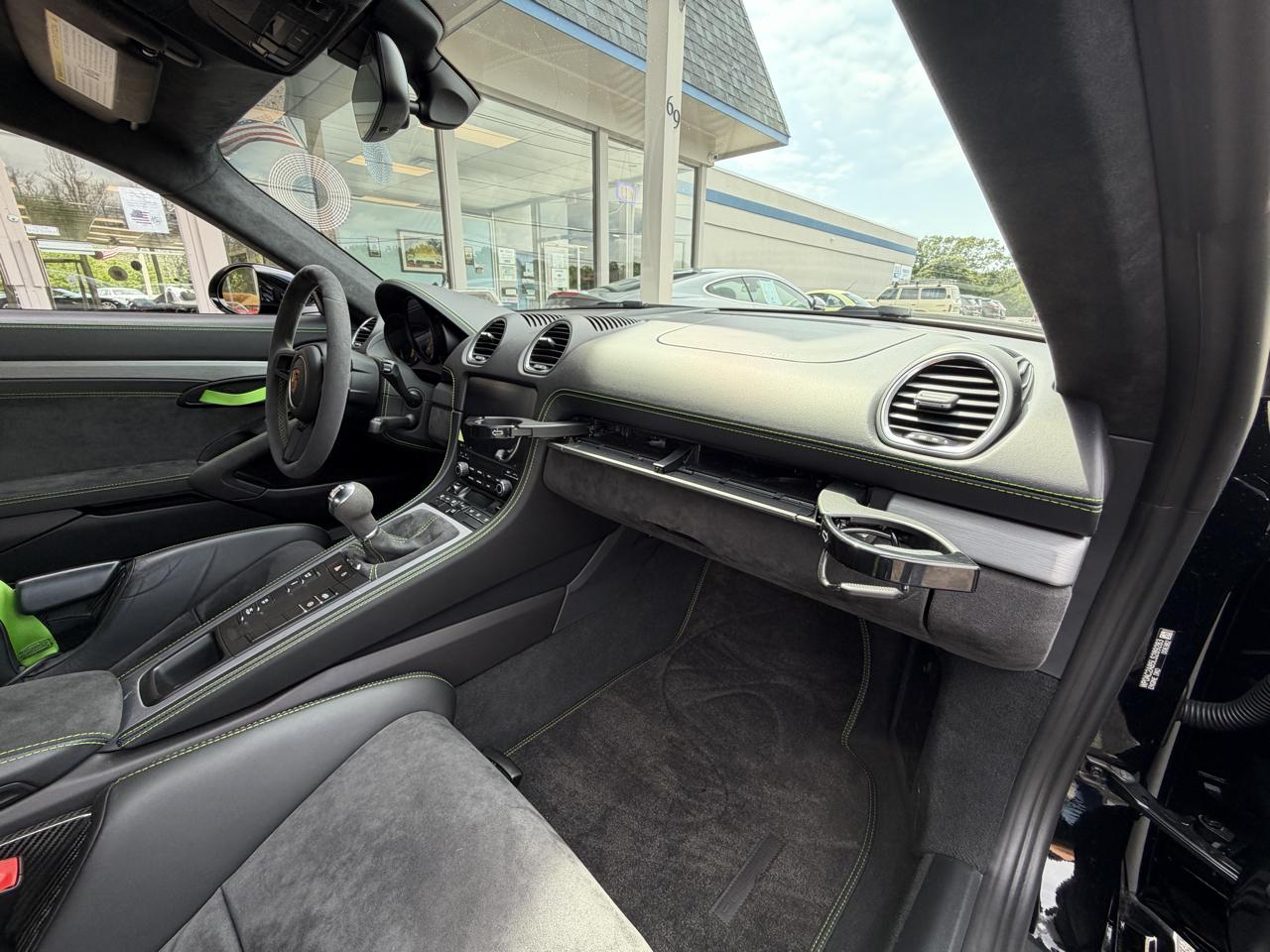 Porsche Cayman GT4 2020