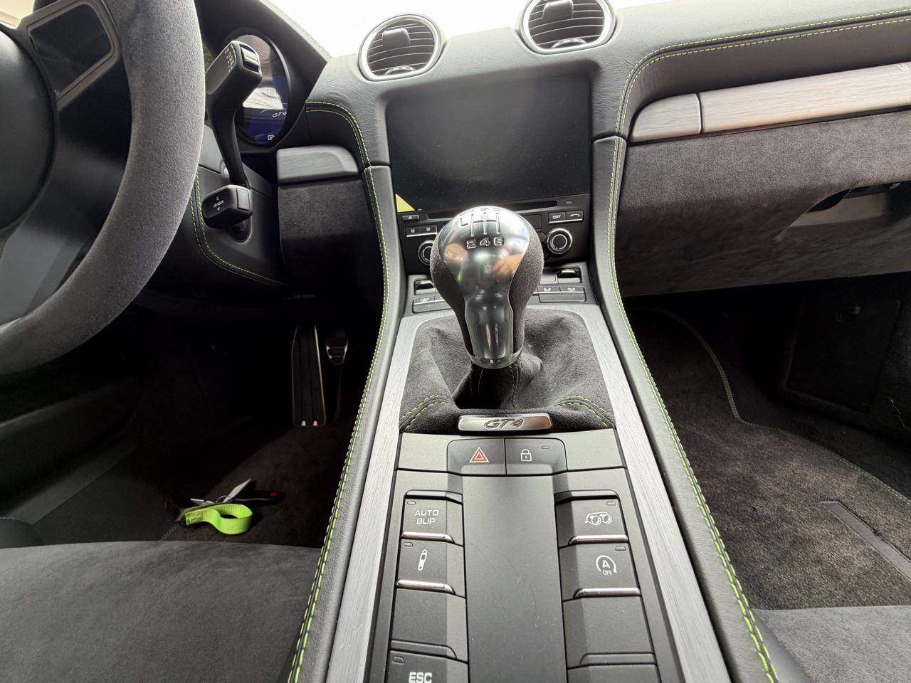 Porsche Cayman GT4 2020