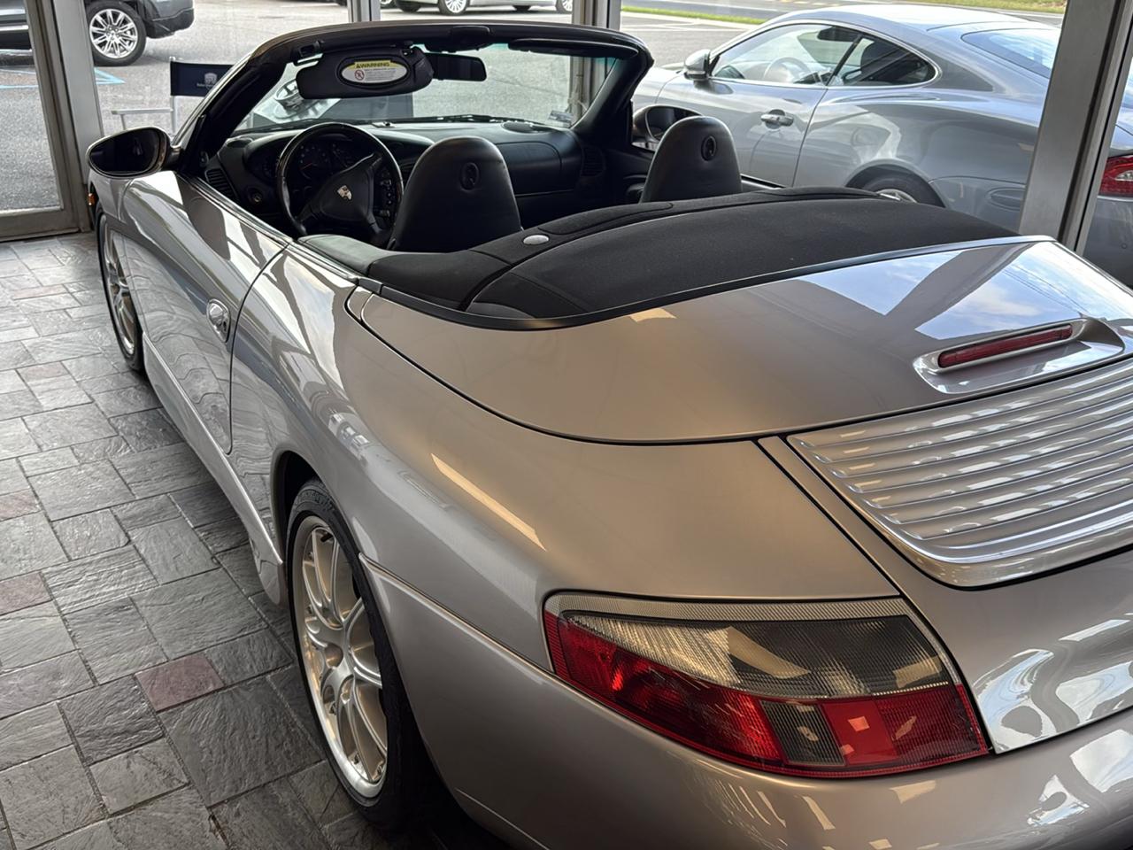 Porsche 911 Carrera Cabriolet 2001