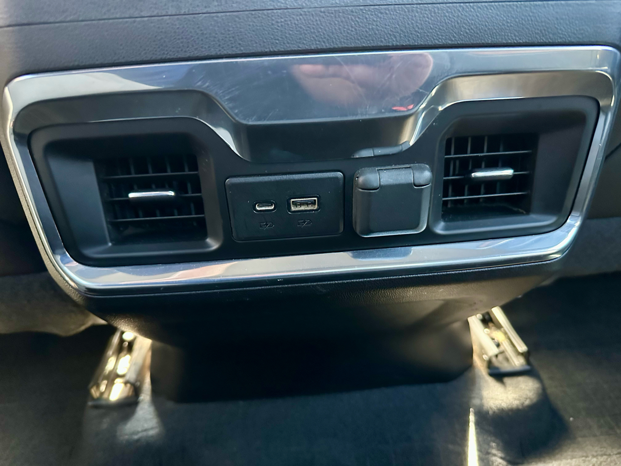 GMC Sierra 1500 4WD Double Cab 147" AT4 2019 GMC Sierra 1500 4WD Double Cab 147" AT4 2019