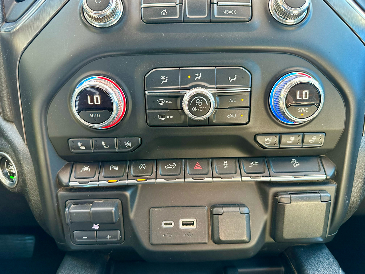 GMC Sierra 1500 4WD Double Cab 147" AT4 2019 GMC Sierra 1500 4WD Double Cab 147" AT4 2019
