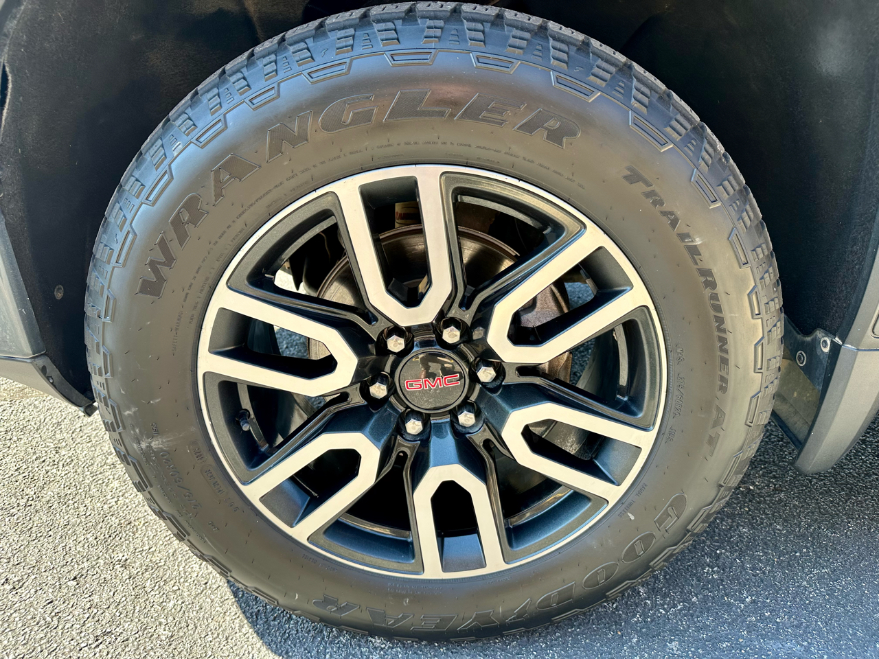 GMC Sierra 1500 4WD Double Cab 147" AT4 2019 GMC Sierra 1500 4WD Double Cab 147" AT4 2019