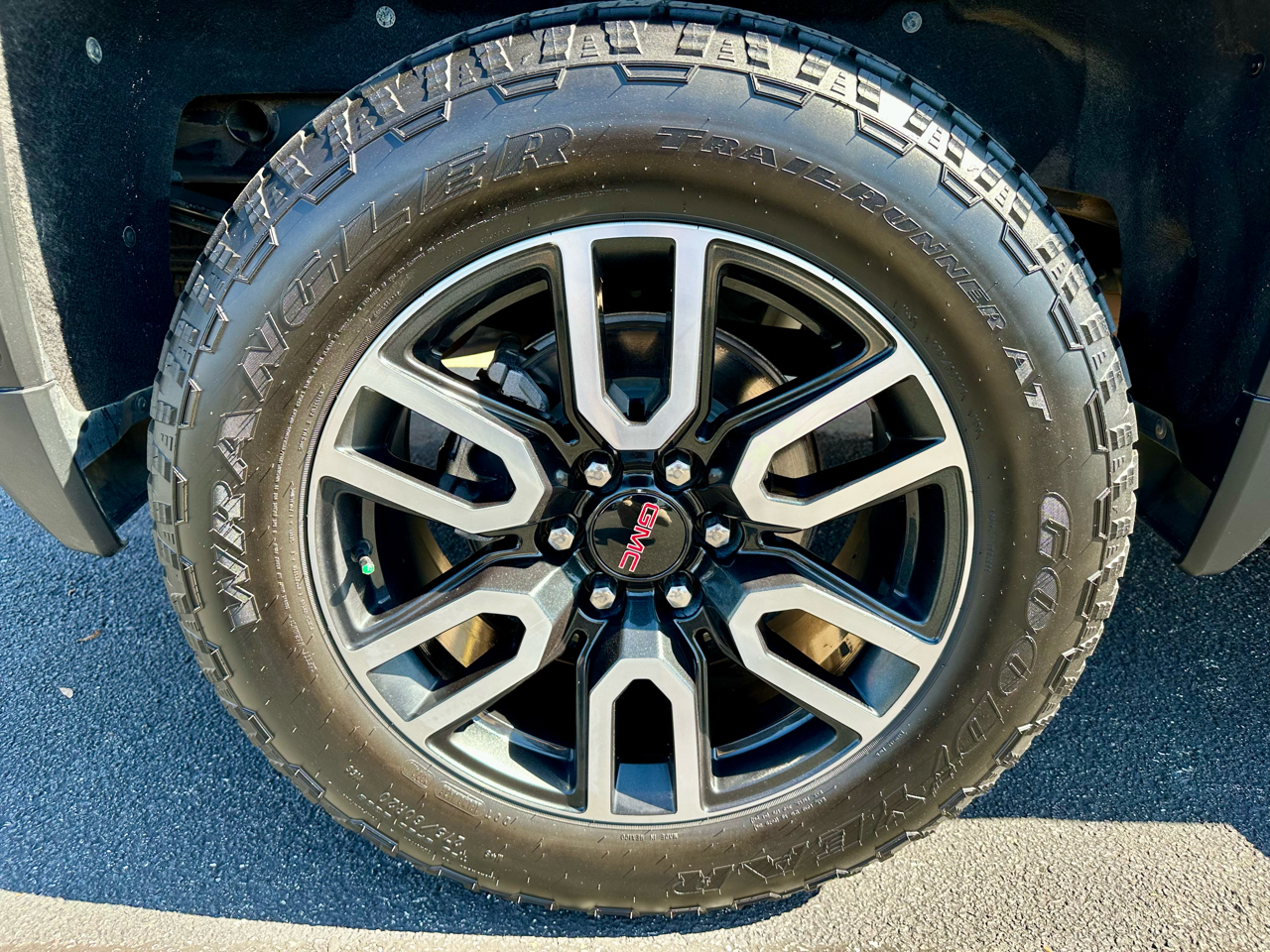 GMC Sierra 1500 4WD Double Cab 147" AT4 2019 GMC Sierra 1500 4WD Double Cab 147" AT4 2019