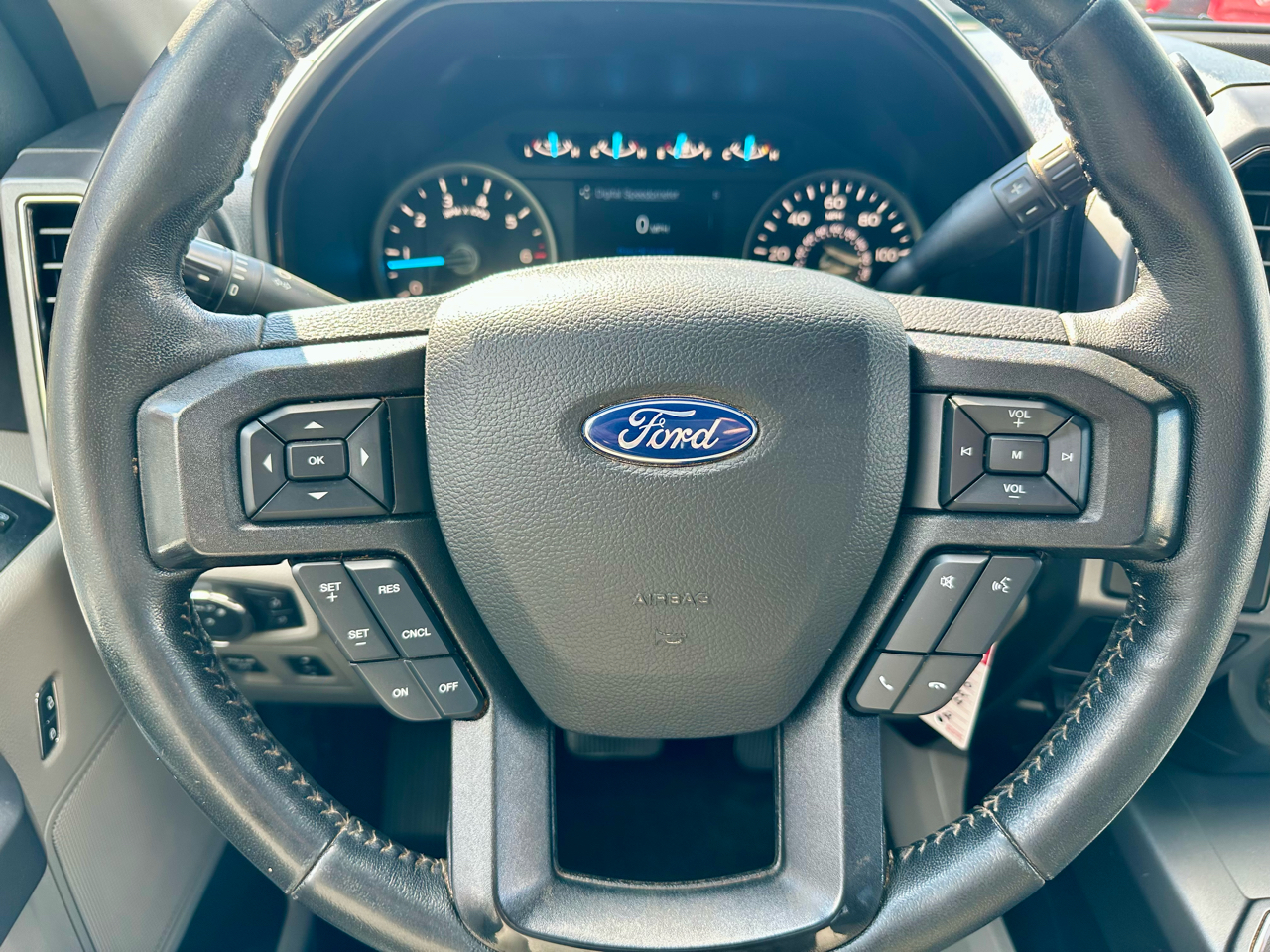 Ford F-150 XLT 4WD SuperCrew 5.5' Box 2020 Ford F-150 XLT 4WD SuperCrew 5.5' Box 2020