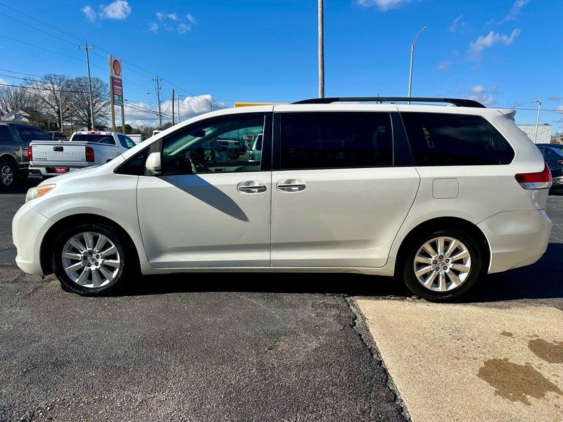 Toyota Sienna XLE Limited FWD 2012