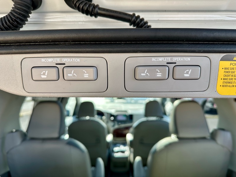 Toyota Sienna XLE Limited FWD 2012