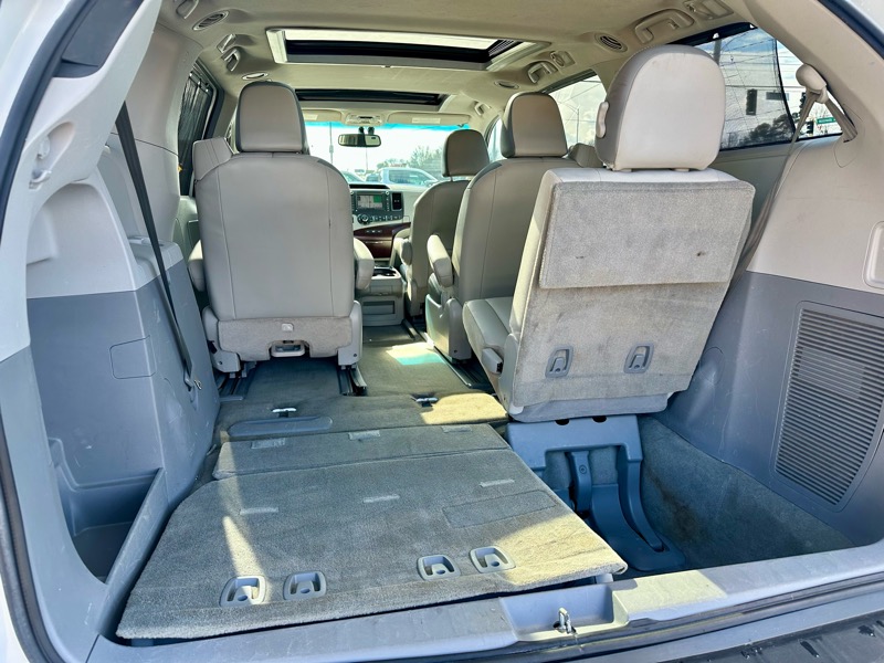 Toyota Sienna XLE Limited FWD 2012