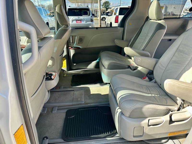 Toyota Sienna XLE Limited FWD 2012