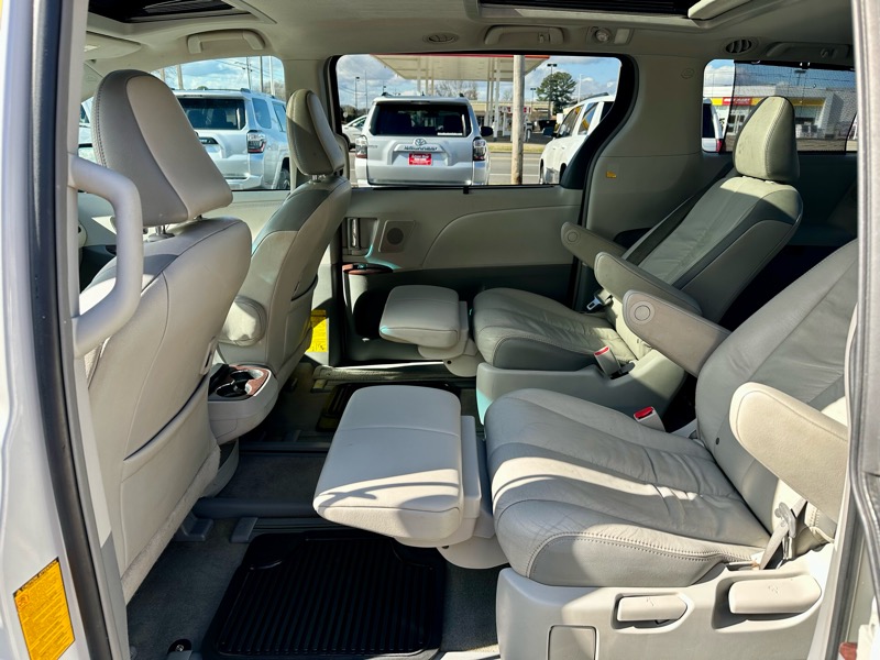 Toyota Sienna XLE Limited FWD 2012