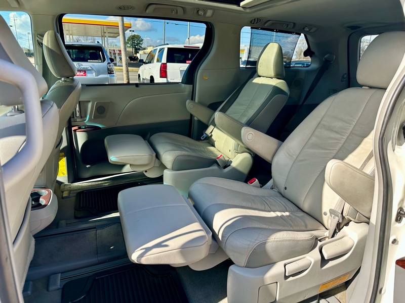 Toyota Sienna XLE Limited FWD 2012