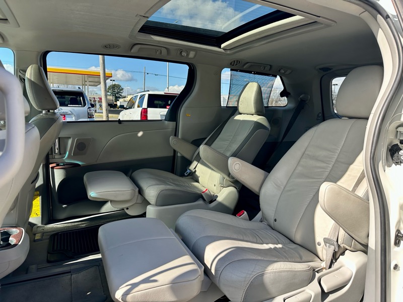 Toyota Sienna XLE Limited FWD 2012