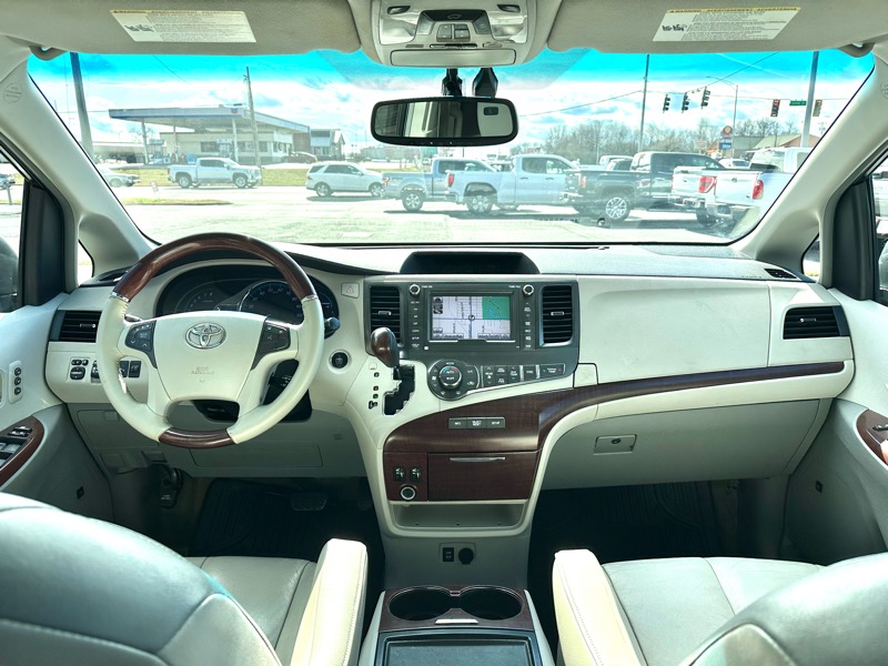 Toyota Sienna XLE Limited FWD 2012