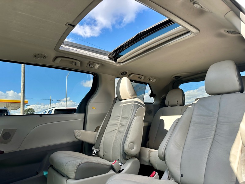 Toyota Sienna XLE Limited FWD 2012