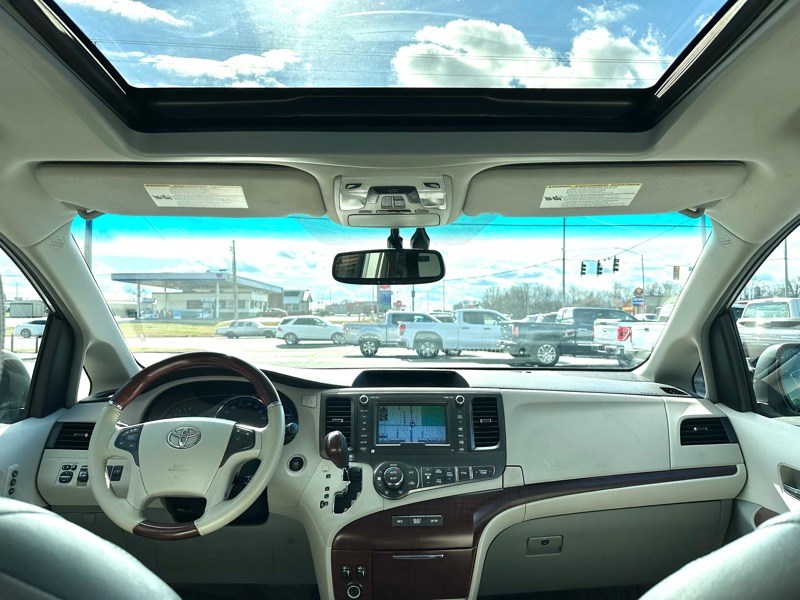 Toyota Sienna XLE Limited FWD 2012