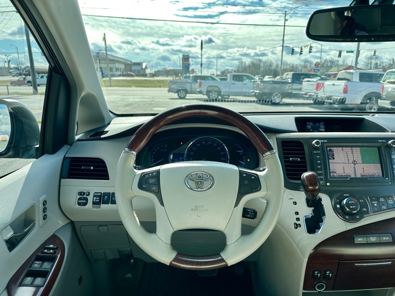 Toyota Sienna XLE Limited FWD 2012