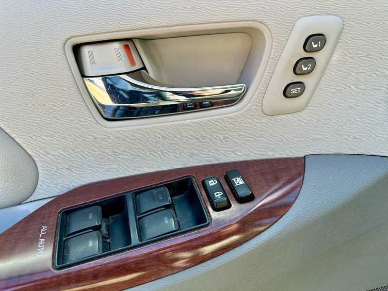 Toyota Sienna XLE Limited FWD 2012