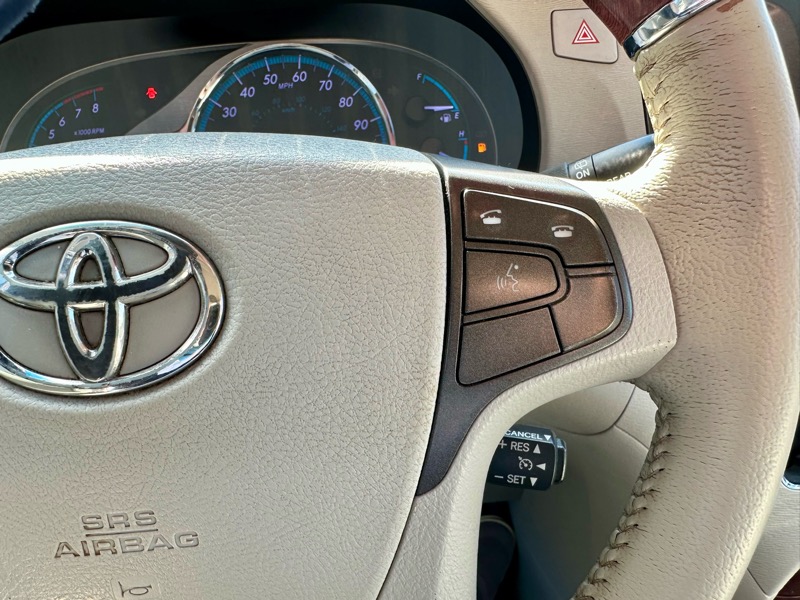 Toyota Sienna XLE Limited FWD 2012