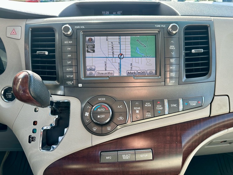 Toyota Sienna XLE Limited FWD 2012