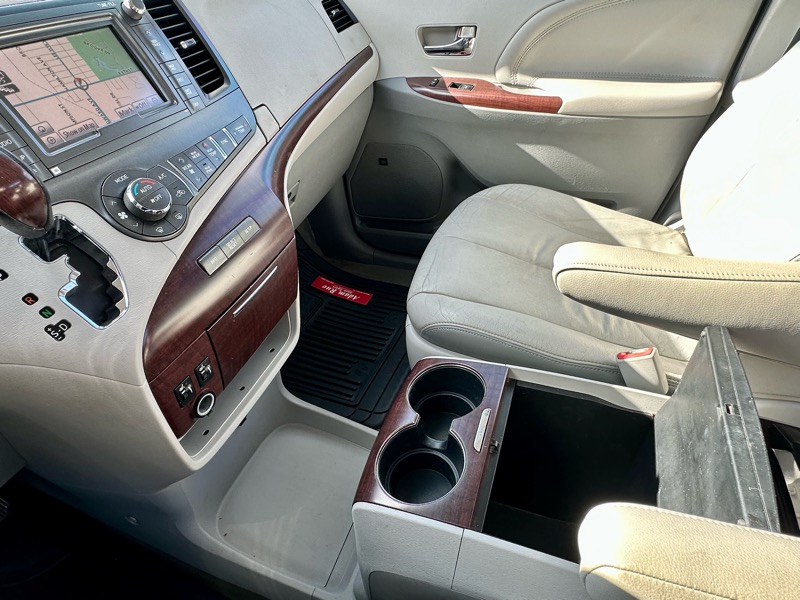 Toyota Sienna XLE Limited FWD 2012