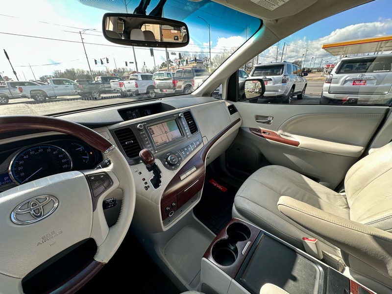 Toyota Sienna XLE Limited FWD 2012