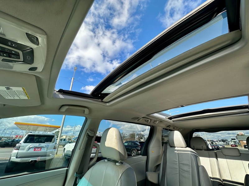 Toyota Sienna XLE Limited FWD 2012