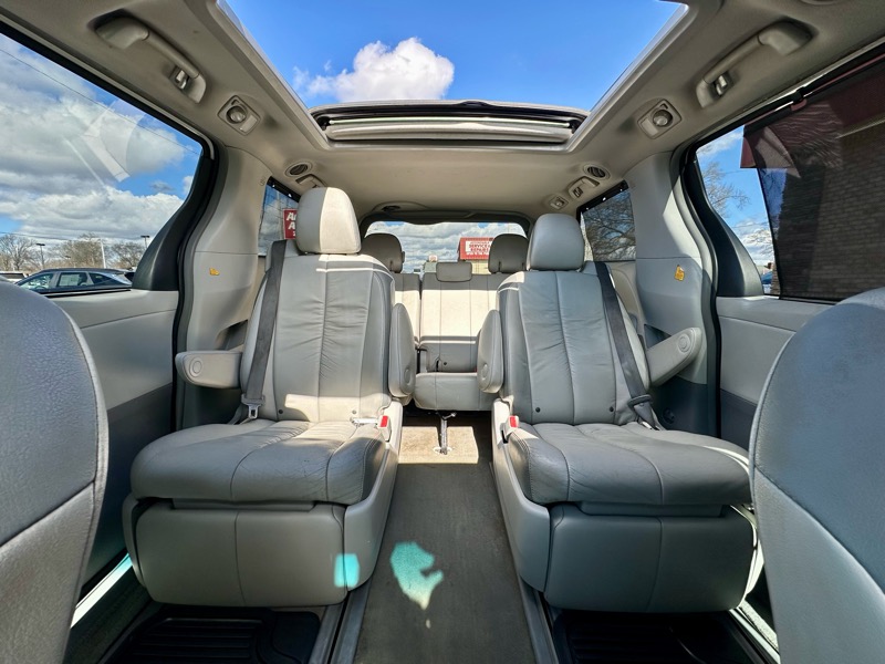 Toyota Sienna XLE Limited FWD 2012