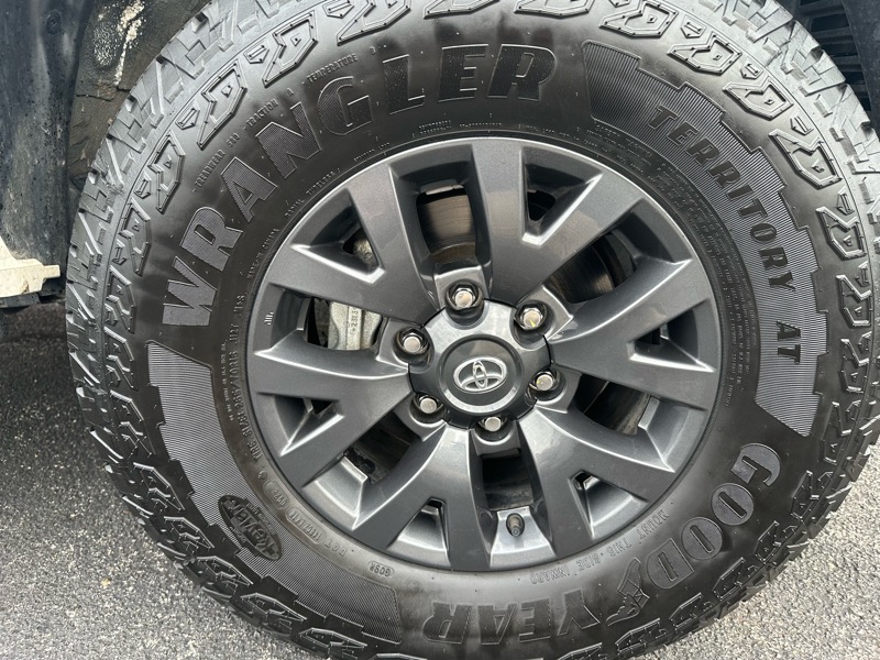 Toyota Tacoma SR5 Double Cab 4WD V6 2023