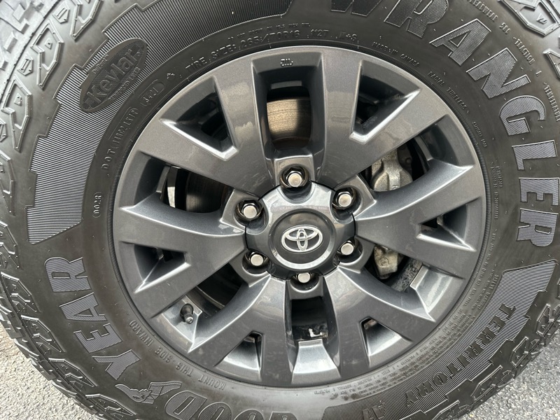 Toyota Tacoma SR5 Double Cab 4WD V6 2023