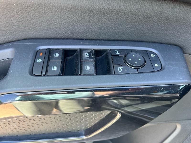 Nissan Pathfinder SV 2023