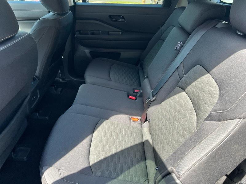 Nissan Pathfinder SV 2023