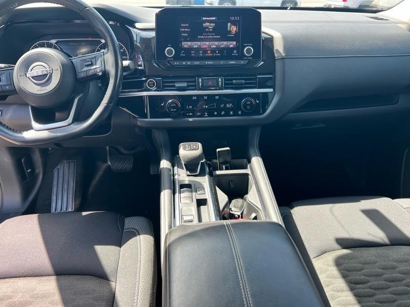 Nissan Pathfinder SV 2023