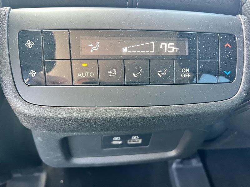 Nissan Pathfinder SV 2023