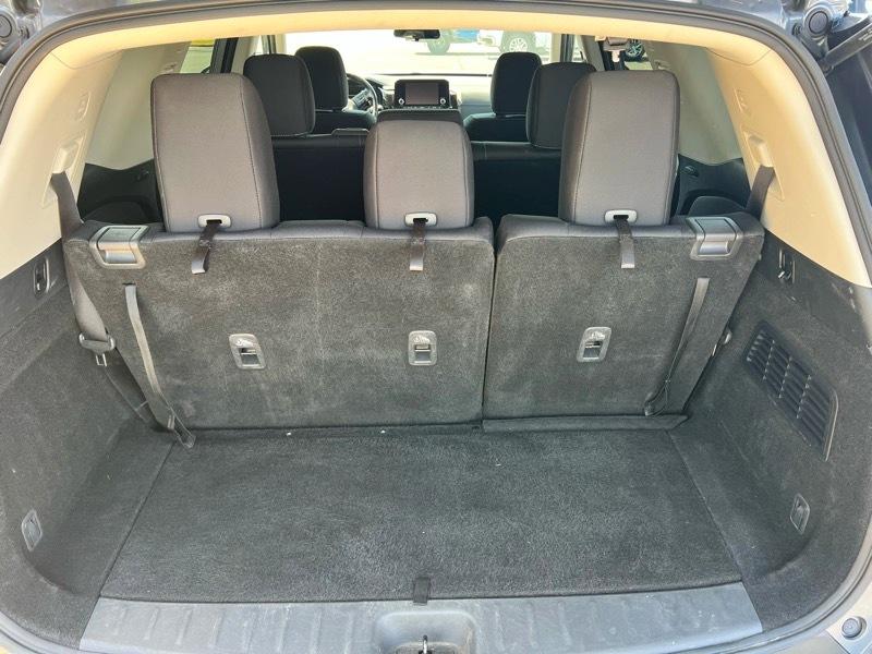 Nissan Pathfinder SV 2023