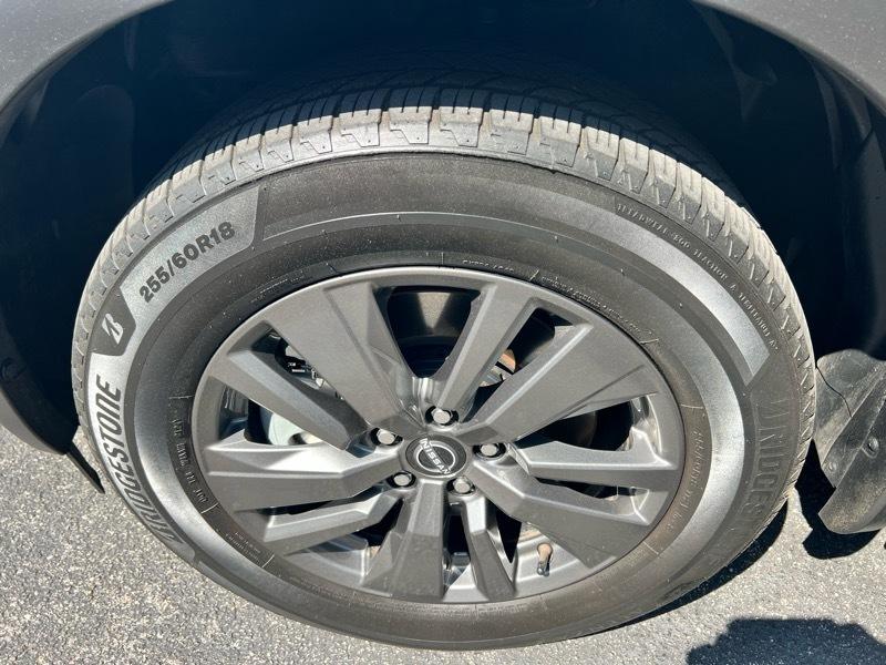 Nissan Pathfinder SV 2023