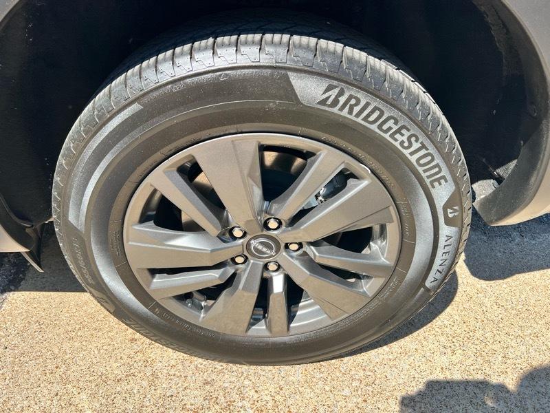 Nissan Pathfinder SV 2023